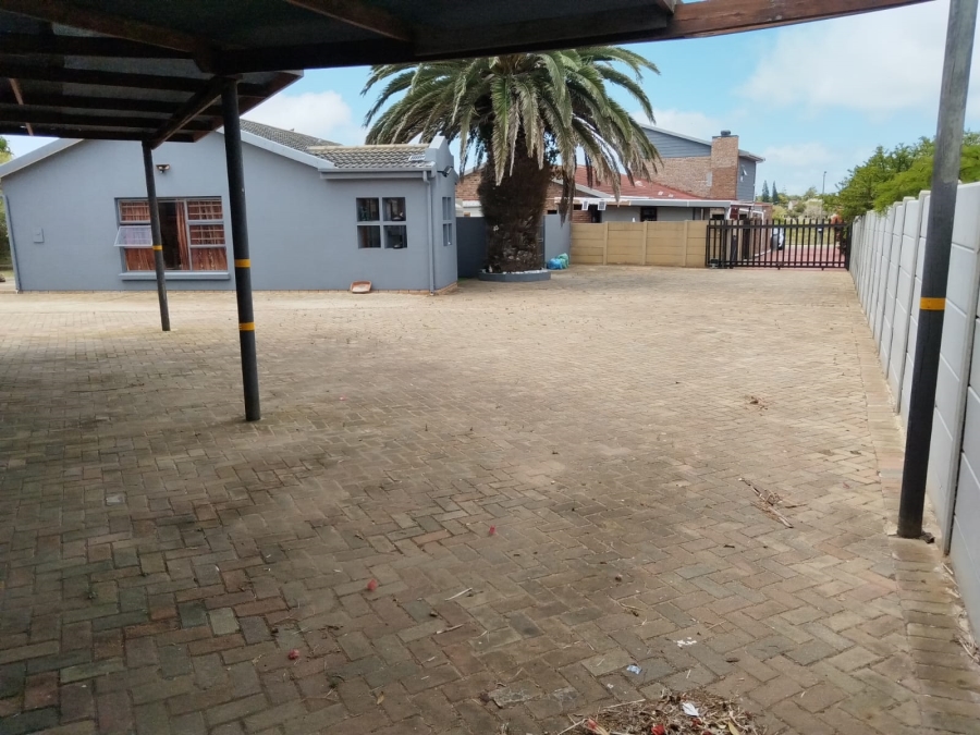 3 Bedroom Property for Sale in Heiderand Western Cape